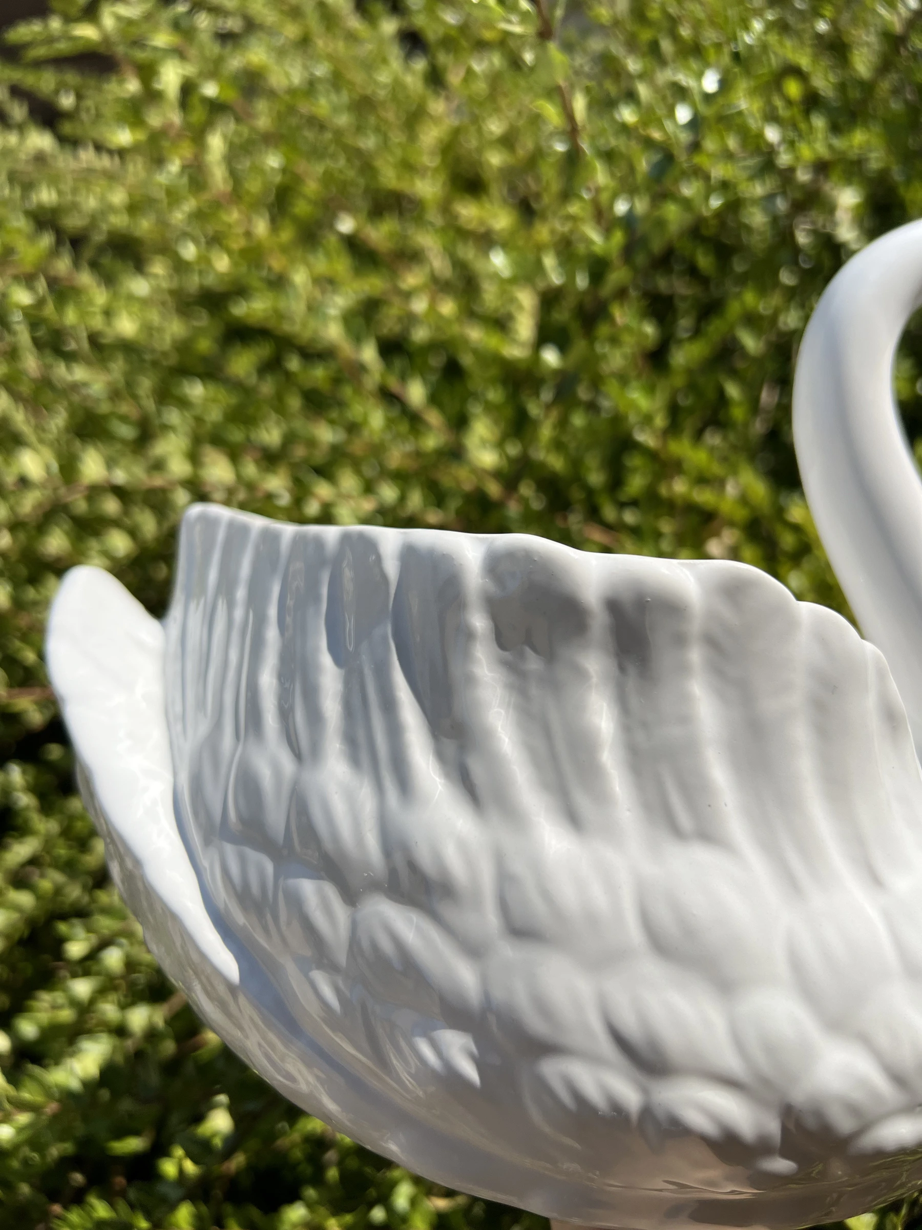 🦢 Vintage white ceramic swan cut – Decor, catch-all and flower pot cover – photo 3